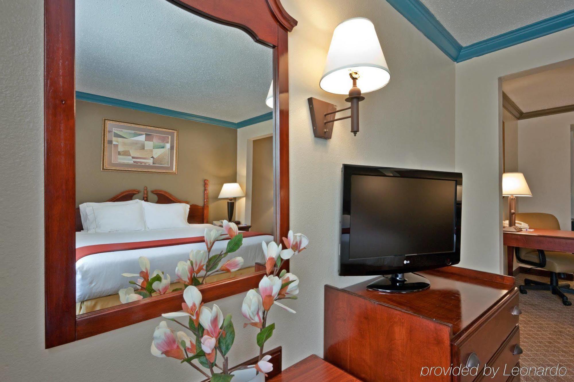 Holiday Inn Express & Suites Austin North Central By Ihg Экстерьер фото