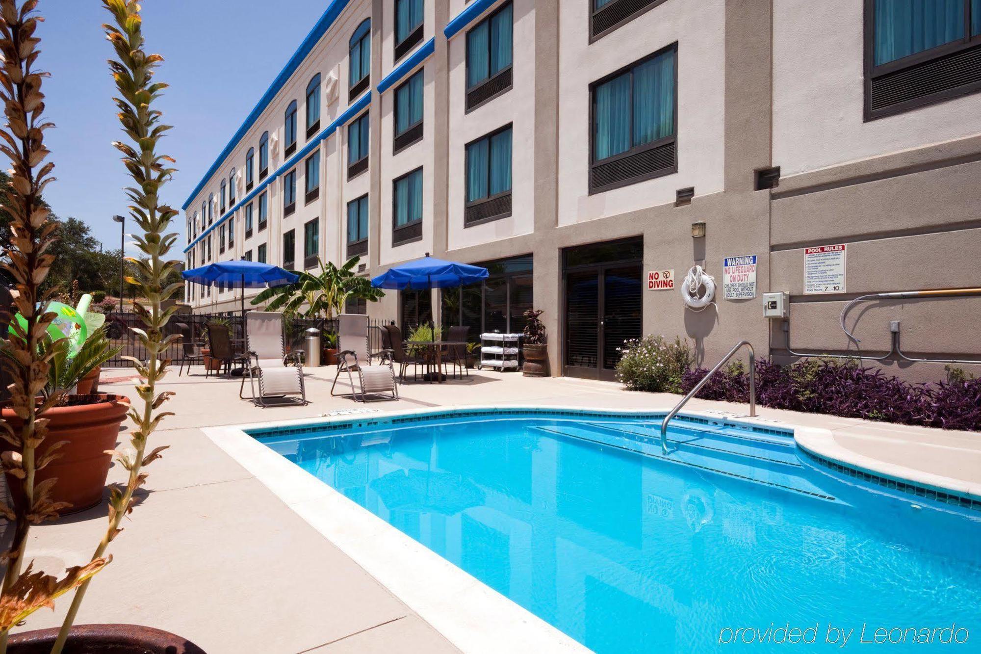 Holiday Inn Express & Suites Austin North Central By Ihg Экстерьер фото